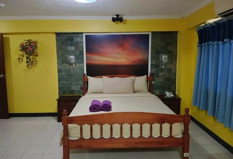 Hotelli Arizona Beach Resort, Subic Bay, Philippines 2200