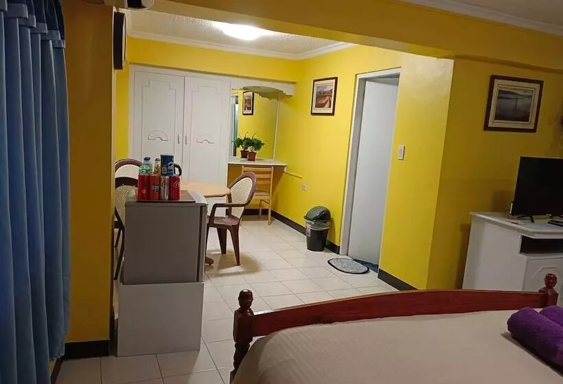 Hotelli Arizona Beach Resort, Subic Bay, Philippines 2200