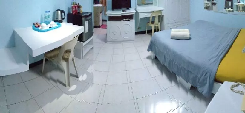 Hotelli Arizona Beach Resort, Subic Bay, Philippines 2200