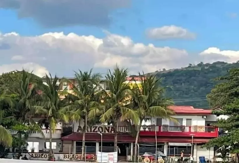 Hotelli Arizona Beach Resort, Subic Bay, Philippines 2200
