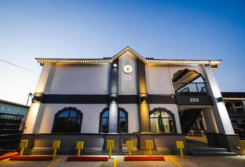 Отель Downtowner Inns Houston Downtown & Convention Center