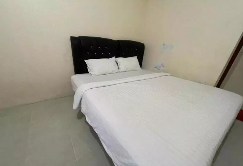 ホテル Oyo 92464 Efniati Homestay Syariah