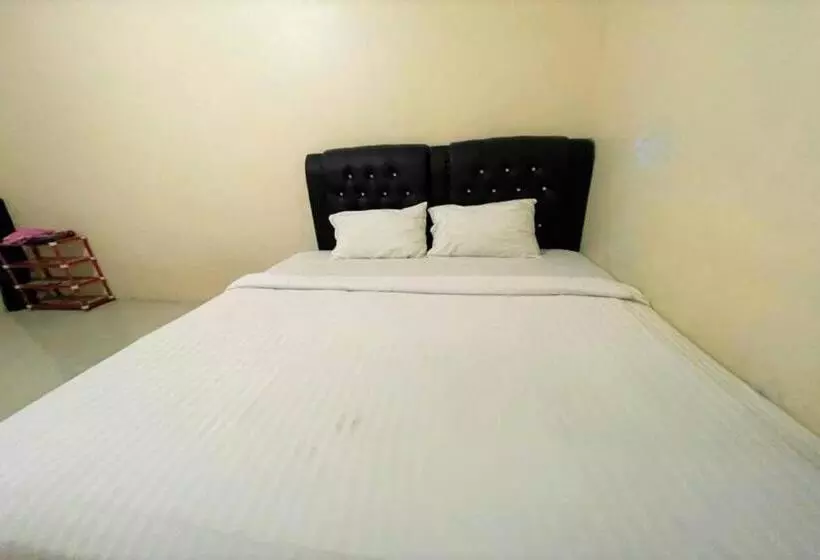 ホテル Oyo 92464 Efniati Homestay Syariah