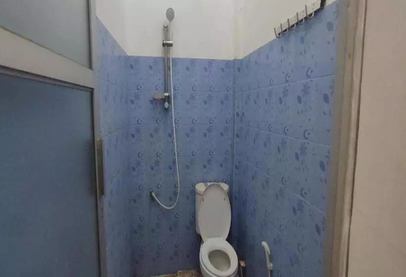 ホテル Oyo 92464 Efniati Homestay Syariah