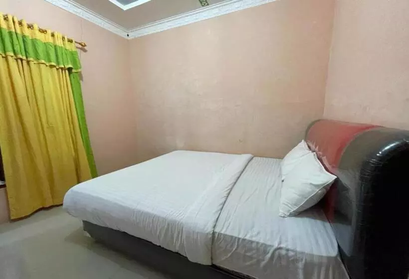 ホテル Oyo 92464 Efniati Homestay Syariah