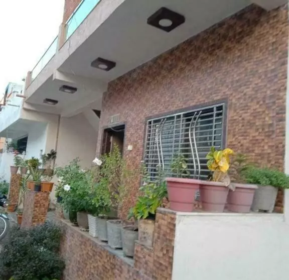 ペンション Oyo Home 81057 Mahakali Homestay