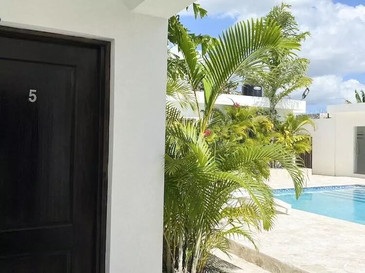 The White Rock Hotel B&b