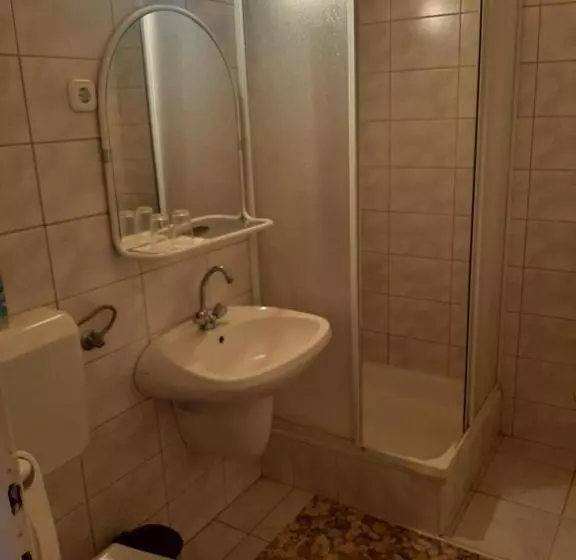 Aamiaismajoitus (B&B) Magyar Csárda és Vendégház