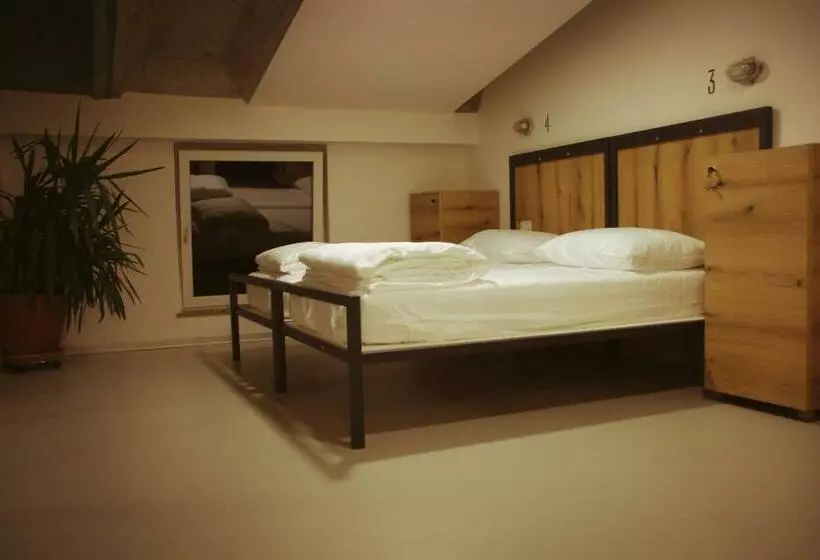 Garage Hostel