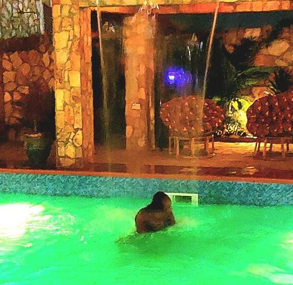 בית מלון כפרי Blue Palm Resort Ghana