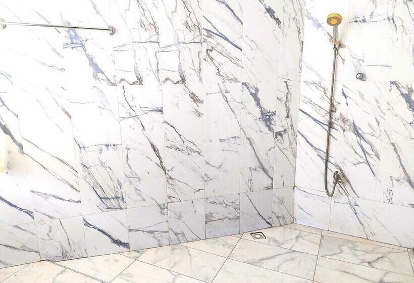 בית מלון כפרי Blue Palm Resort Ghana