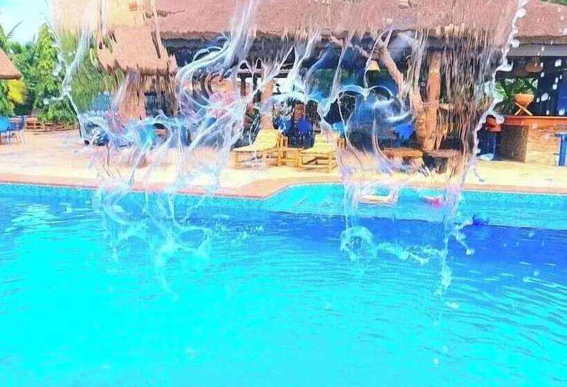 בית מלון כפרי Blue Palm Resort Ghana