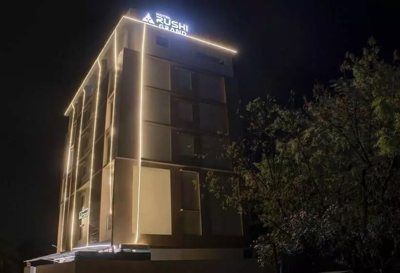 Hotelli Treebo Rushi Grand