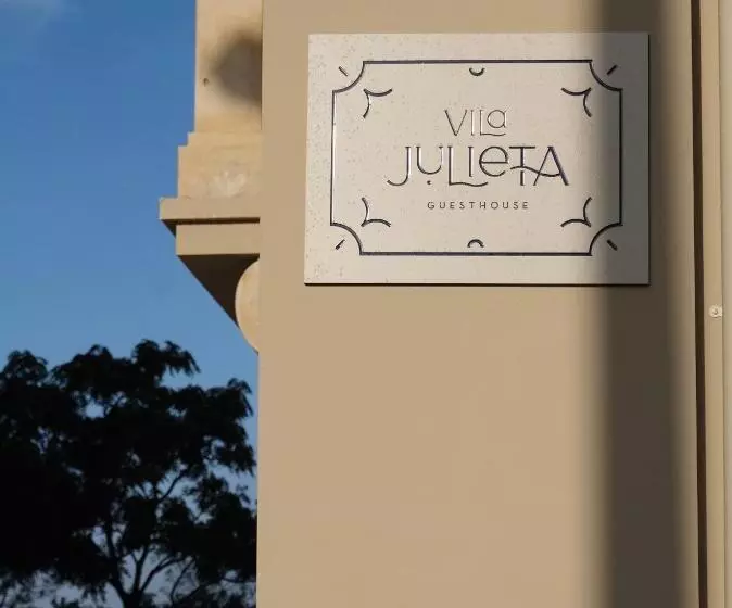 تختخواب و صبحانه Vila Julieta Guesthouse
