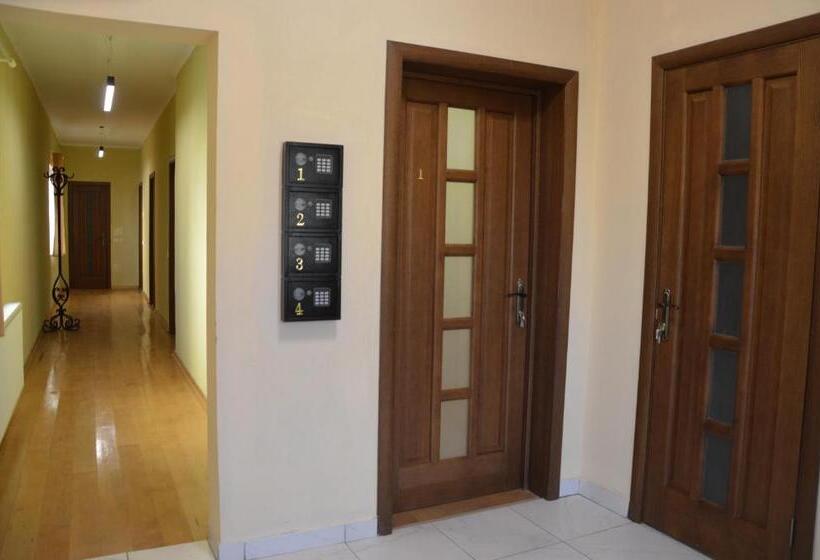 فندق صغير хостел під фікусом