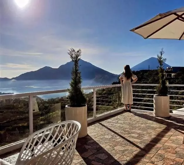 Devanora Hotel & Resto