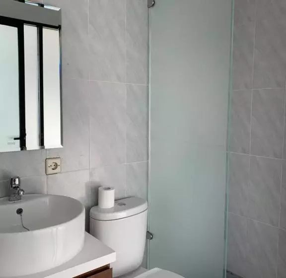 Devanora Hotel & Resto