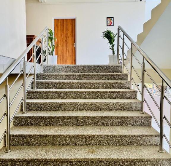 Hotel Queen S Residency