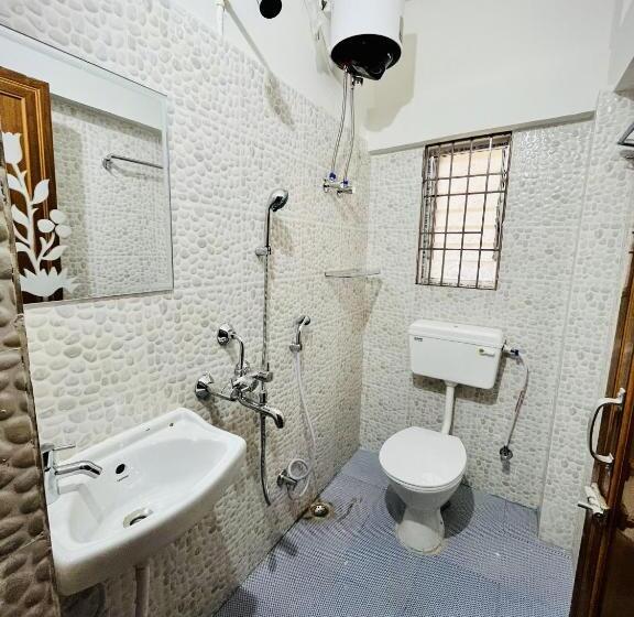 Hotel Queen S Residency