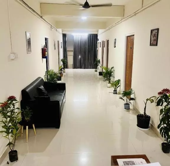 Hotelli Queen S Residency