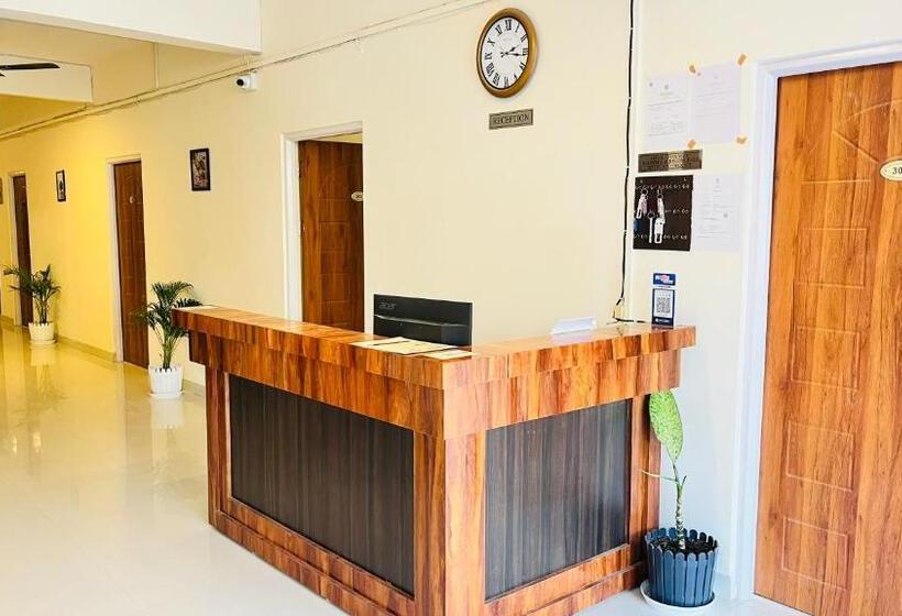 Hotel Queen S Residency