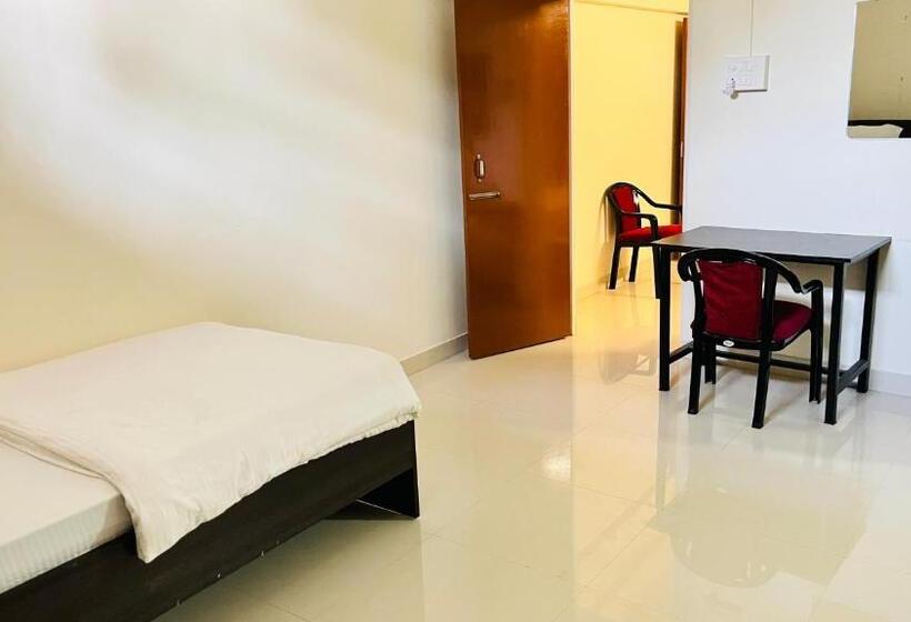 Hotel Queen S Residency