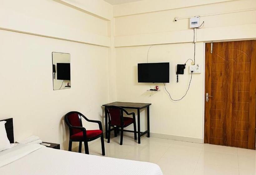 Hotel Queen S Residency