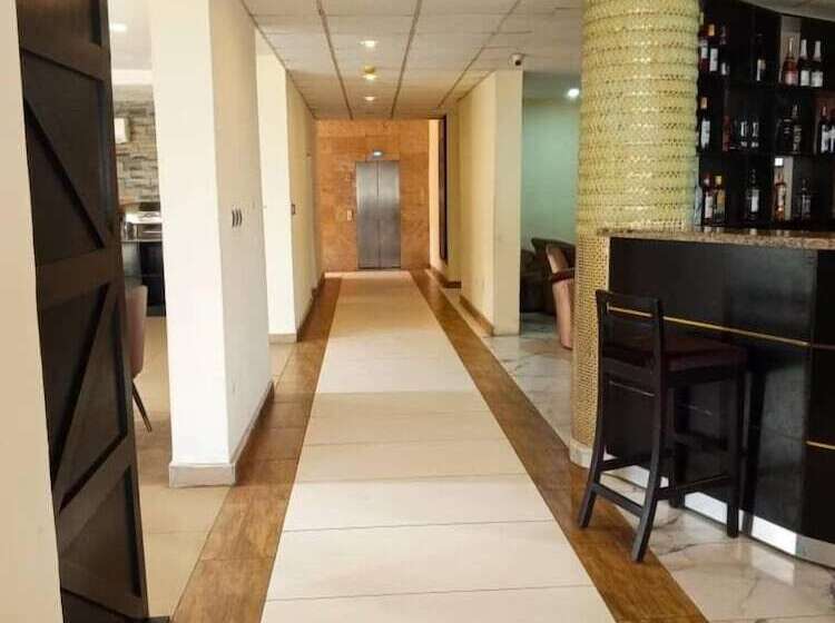 هتل Golden Tulip Essentials Owerri