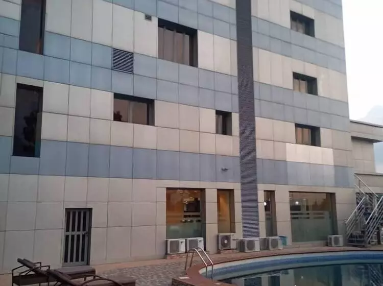 هتل Golden Tulip Essentials Owerri