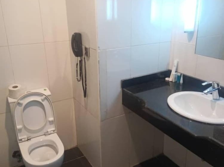 هتل Golden Tulip Essentials Owerri