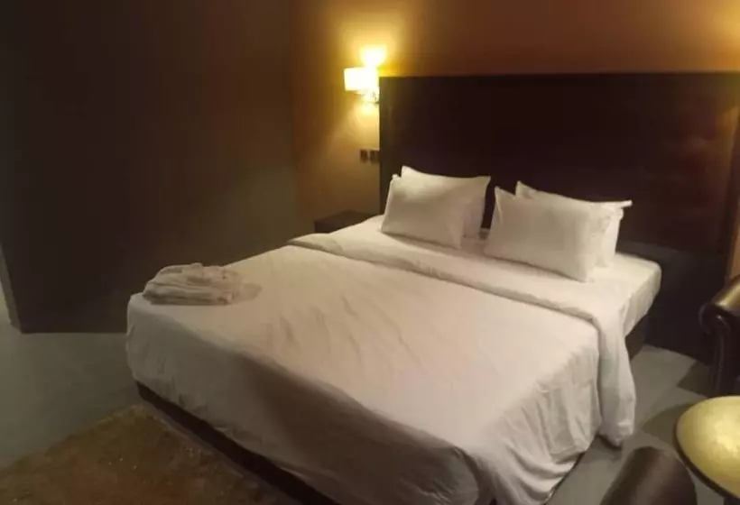 هتل Golden Tulip Essentials Owerri