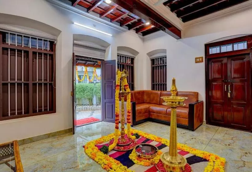 هتل O Poptavern Heritage