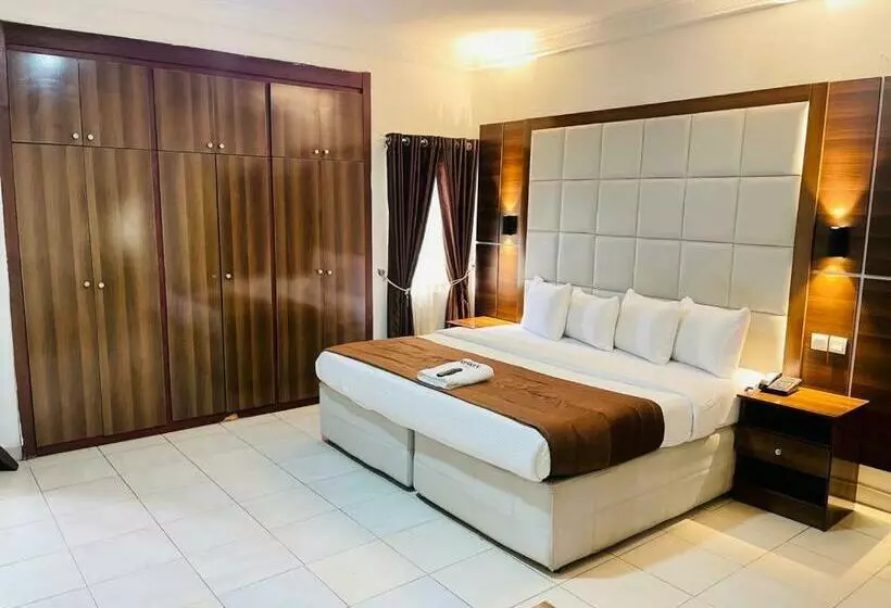 هتل Presken Shonibare Estate