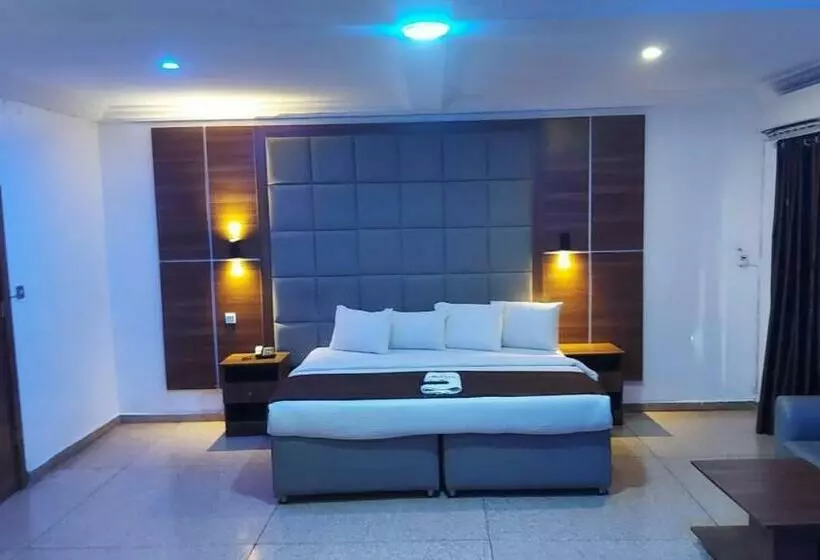 هتل Presken Shonibare Estate