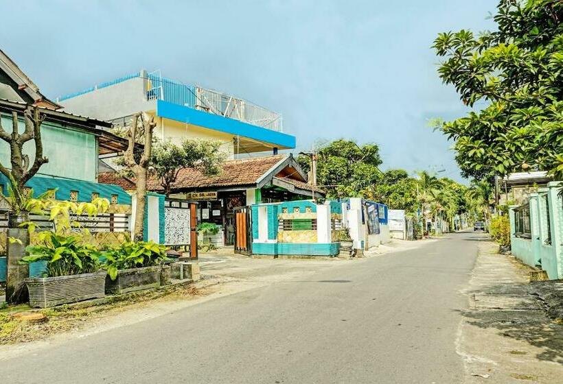 Szálloda Spot On 92400 Dhaha Penginapan House Syariah