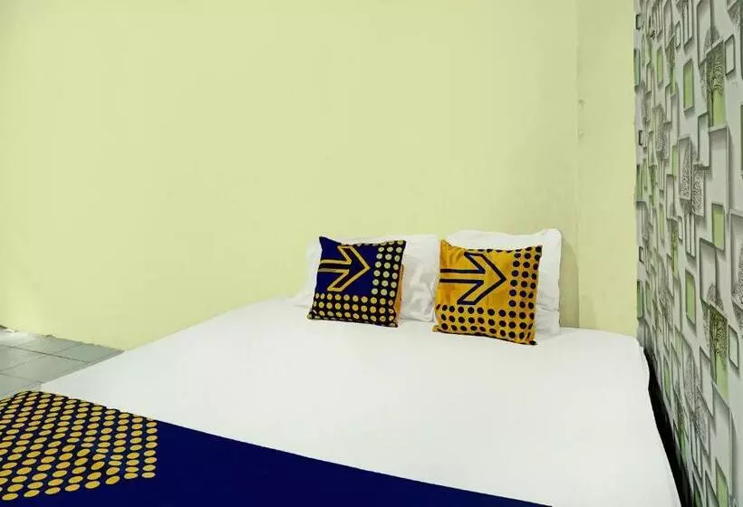 ホテル Spot On 92400 Dhaha Penginapan House Syariah