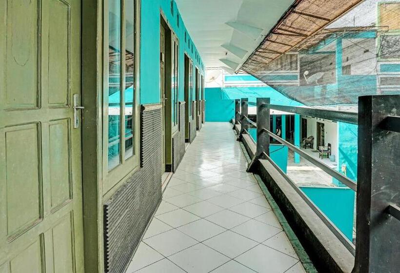 Szálloda Spot On 92400 Dhaha Penginapan House Syariah