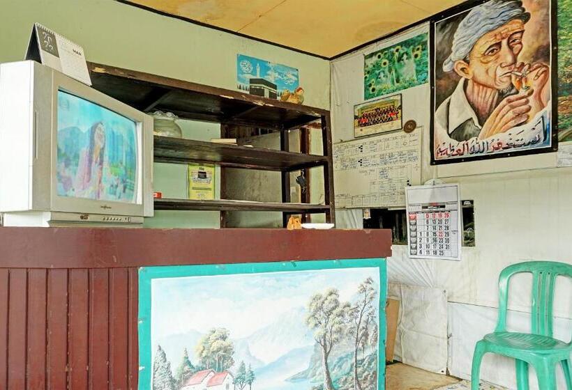 Szálloda Spot On 92400 Dhaha Penginapan House Syariah