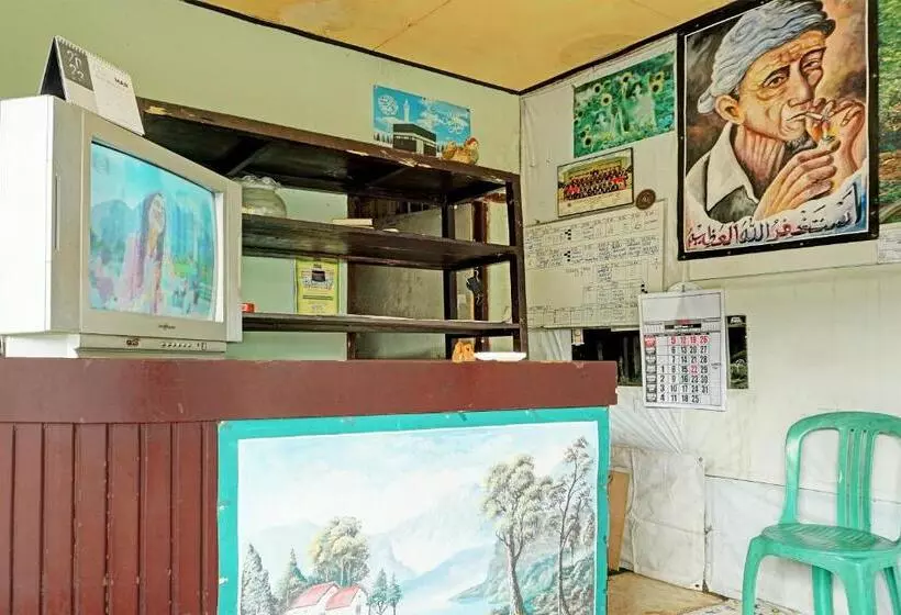 ホテル Spot On 92400 Dhaha Penginapan House Syariah