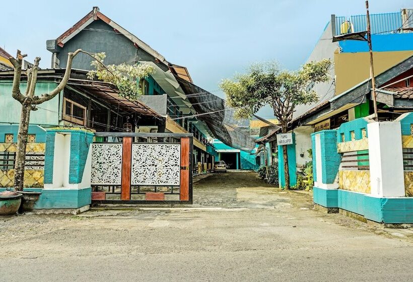 Szálloda Spot On 92400 Dhaha Penginapan House Syariah