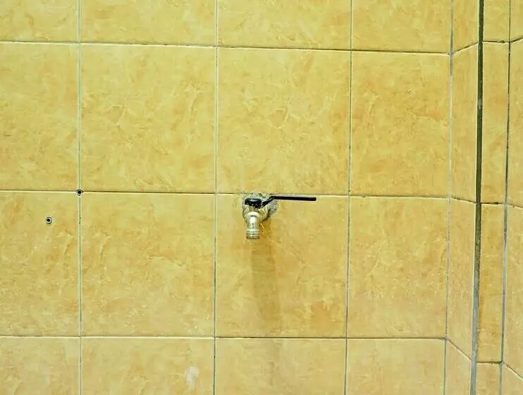 ホテル Spot On 92400 Dhaha Penginapan House Syariah