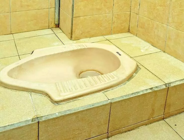 ホテル Spot On 92400 Dhaha Penginapan House Syariah