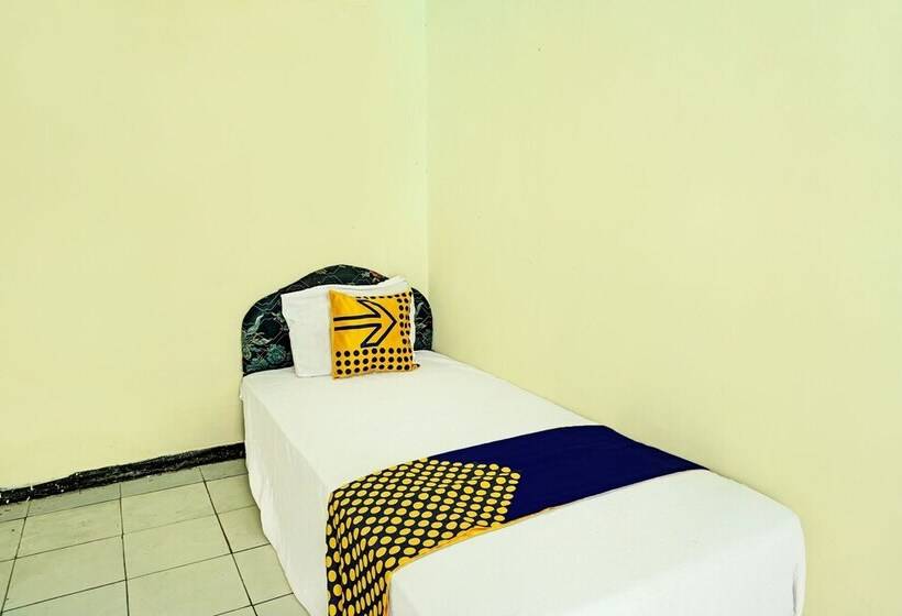 Szálloda Spot On 92400 Dhaha Penginapan House Syariah