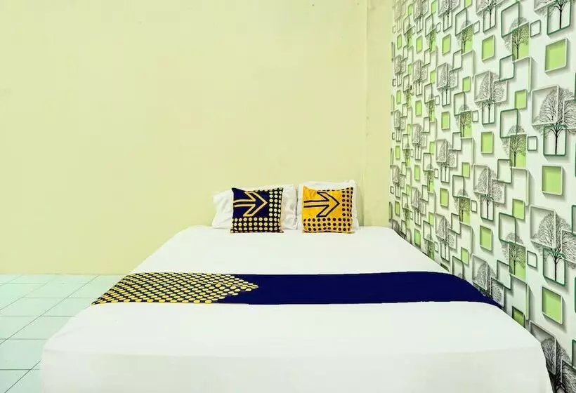 ホテル Spot On 92400 Dhaha Penginapan House Syariah