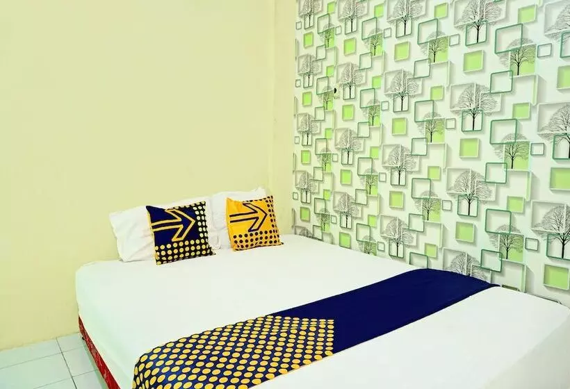 ホテル Spot On 92400 Dhaha Penginapan House Syariah