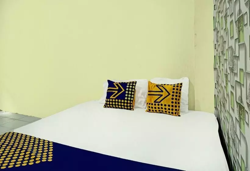 ホテル Spot On 92400 Dhaha Penginapan House Syariah