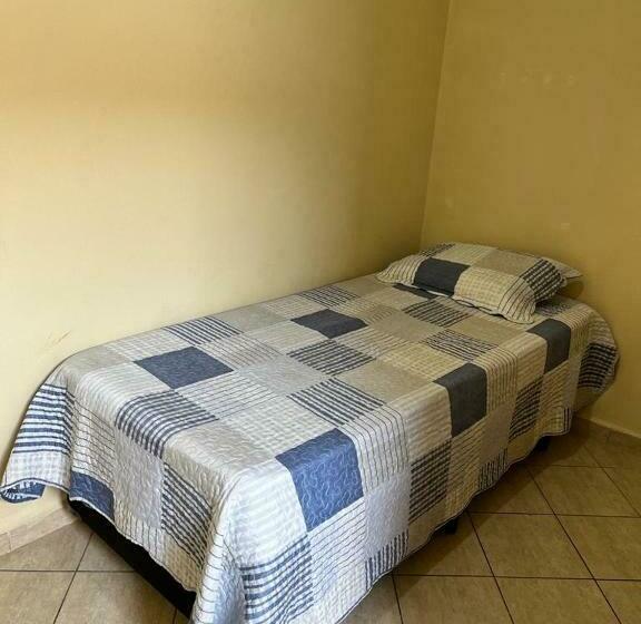 הוסטל Guararema Largo Da Estaçao