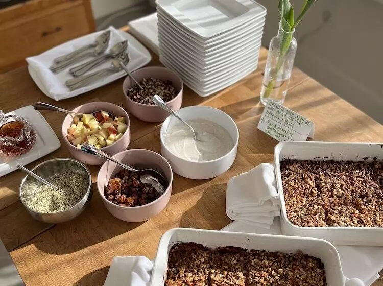 ユースホステル The August House