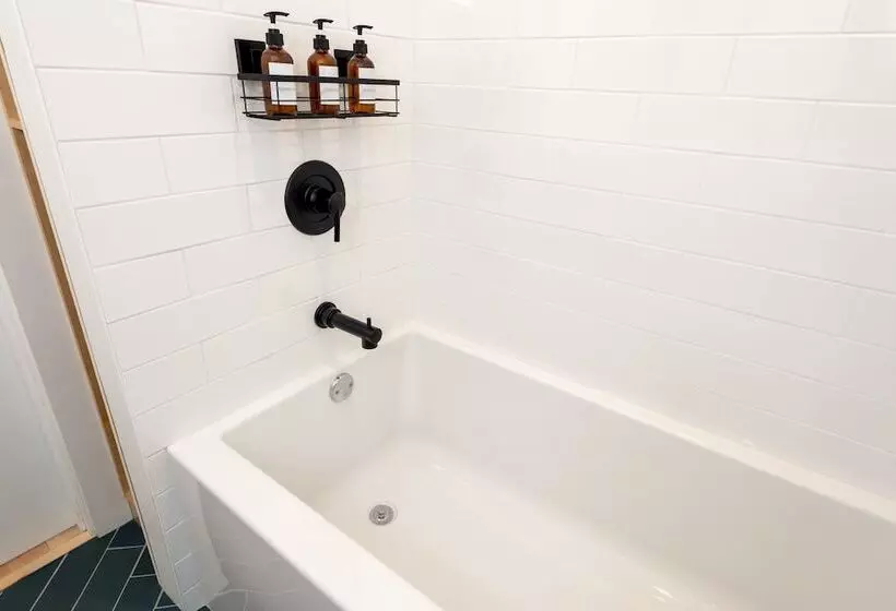 ユースホステル The August House