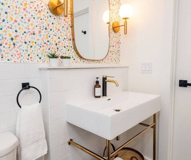 Hostel The August House